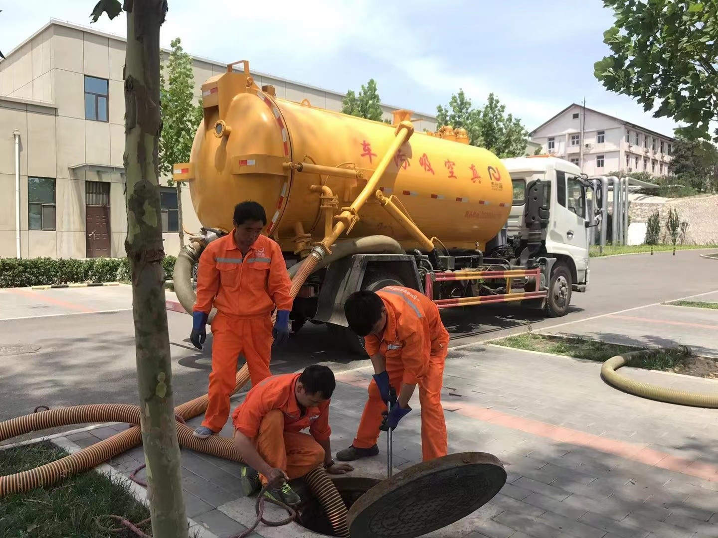 新乡化粪池清理与5-8吨吸粪车施工效率分析